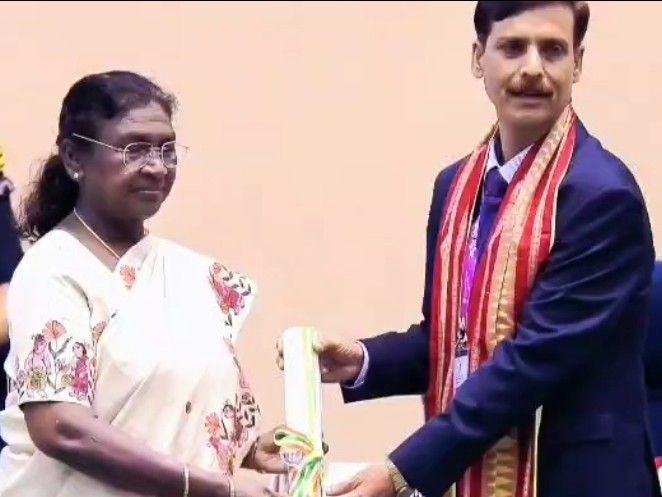 खगड़िया के अवधेश कुमार झा को राष्ट्रपति किया सम्मानित:  मिला राष्ट्रीय शिक्षक पुरस्कार ,​​​​​​दिल्ली में सर्वोदय सह शिक्षा विद्यालय में हैं प्रिंसिपल – Khagaria News