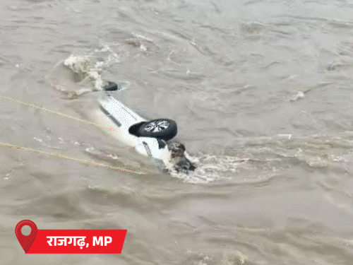 Delhi NCR Rainfall Flood Damage Photos; Rajasthan Punjab | MP Himachal Haryana | बारिश-बाढ़ से तबाही, 5 VIDEOS: पाकिस्तान का पानी भारत में घुसा, MP में भाजपा नेता का बेटा बहा; हरियाणा में JCB से सड़कें खोदी