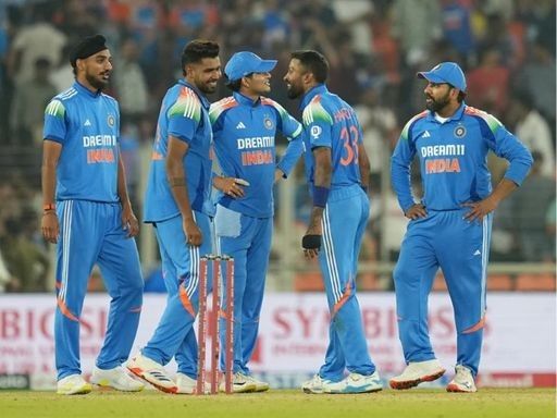 BCCI ने बढ़ाई भारतीय टीम की जर्सी प्रायोजन दरें: प्रति मैच 3.5 करोड़ रुपये! Bcci Increases India Jersey Sponsorship news image