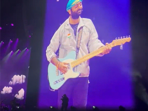Arijit Singh’s performance was stopped due to power cut IN LONDON CONCERT | पावर कट कर रोकी गई अरिजीत सिंह की परफॉर्मेंस: लंदन कॉन्सर्ट में मैनेजमेंट का स्ट्रिक्ट एक्शन, गाना अधूरा छोड़ अचानक मंच से उतरना पड़ा