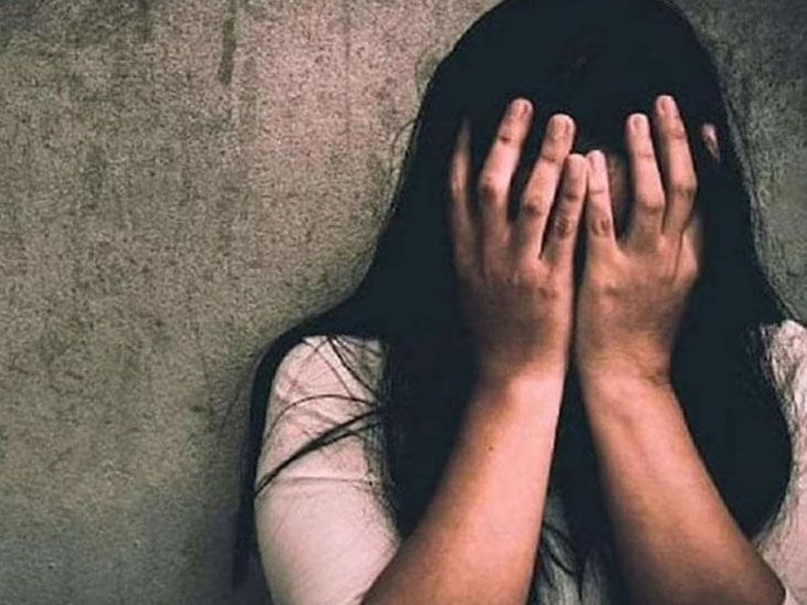कच्छ में सौतेले बेटे ने मां के साथ किया दुष्कर्म:  पीड़ित महिला ने मायके आकर पुलिस में दर्ज कराई शिकायत – Gujarat News