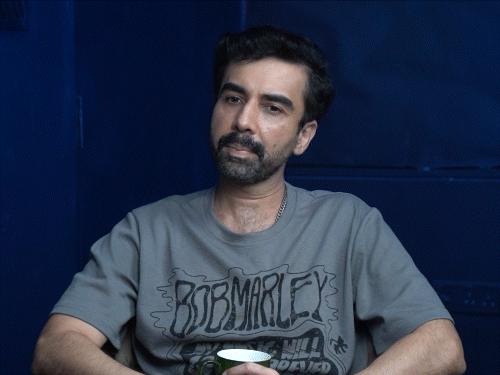Naveen Kasturia wanted to become a director after leaving engineering | इंजीनियरिंग छोड़ नवीन कस्तूरिया डायरेक्टर बनना चाहते थे: सुलेमानी कीड़ा ने बनाया ओटीटी स्टार, बन चुके हैं अमिताभ बच्चन भी