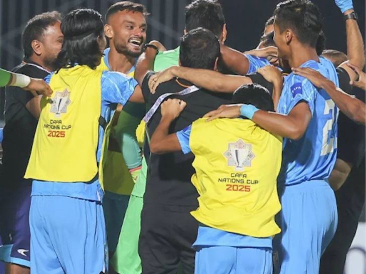 India Win Bronze in CAFA Nations Cup Debut | CAFA नेशंस कप: भारतीय फुटबॉल टीम ने ओमान को पेनाल्टी में हराकर ब्रॉन्ज मेडल जीता; कप्तान गुरप्रीत सिंह संधू ने बचाया गोल