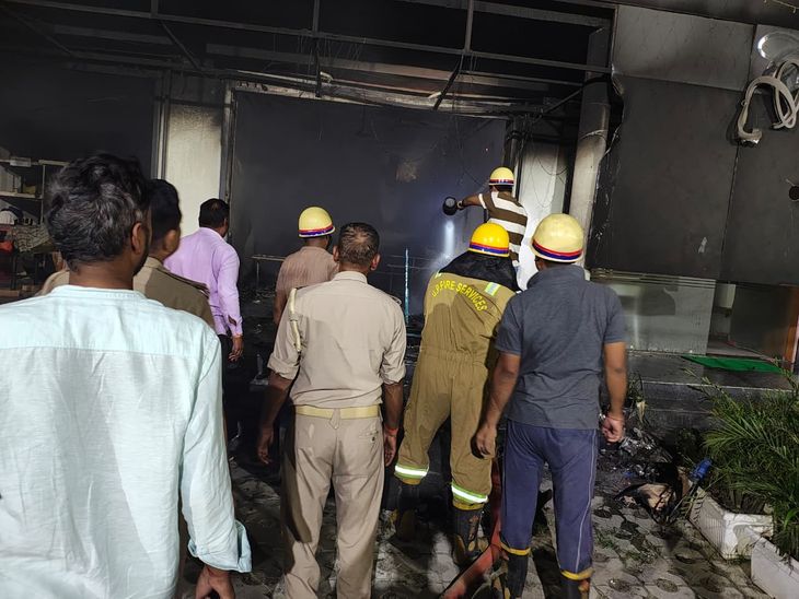 A huge fire broke out in a restaurant, the fire service brought it ...