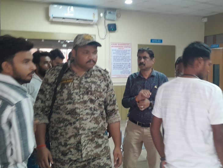 डायग्नोस्टिक सेंटर पर अचानक पहुंचे भिंड कलेक्टर, CCTV देखे:  आरोप- बिना डॉक्टर के संचालित हो रहा अल्ट्रासाउंड – Bhind News