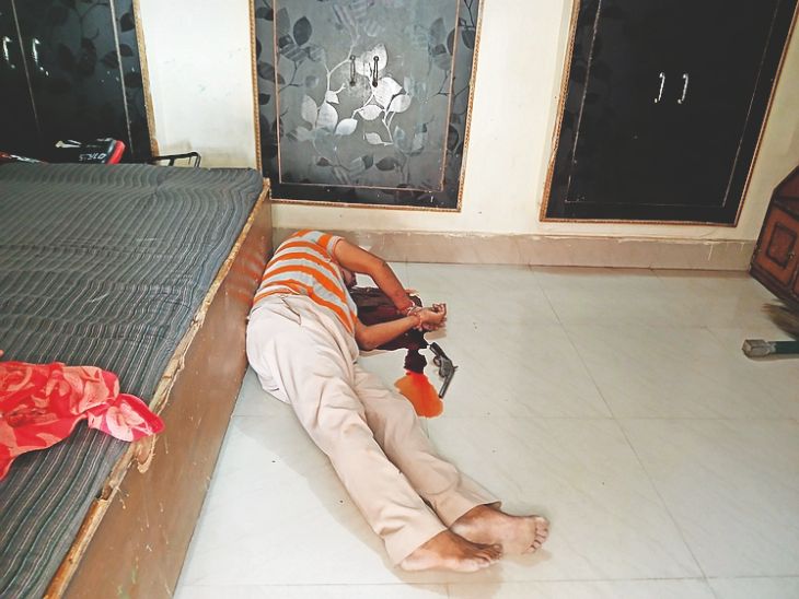 शहर के गुलालकुंड क्षेत्र का मामला:  एकतरफा प्यार में महिला के घर में घुसकर की फायरिंग, शोर मचाया तो युवक ने खुद के सिर में मारी गोली, मौत – Bharatpur News