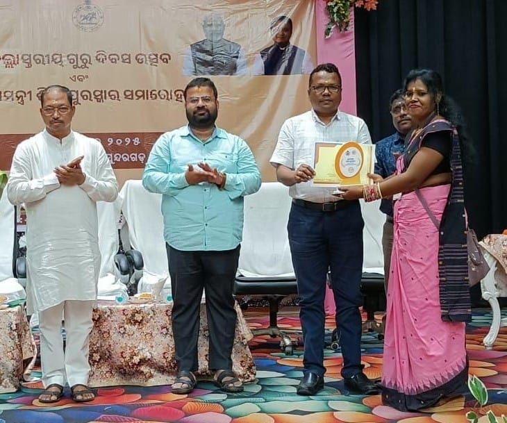 सुवर्णमयी को सीएम शिक्षा पुरस्कार