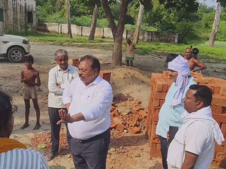 Use of substandard material in the construction of Anganwadi building ...