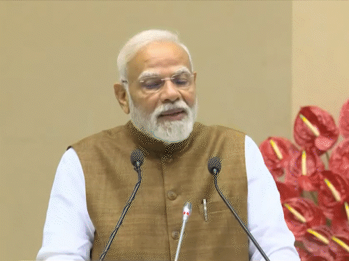 आवारा कुत्तों पर विवाद के बीच PM मोदी बोले:एनिमल लवर्स गाय को जानवर नहीं मानते; SC ने डॉग लवर्स के पक्ष में फैसला सुनाया था- INA NEWS