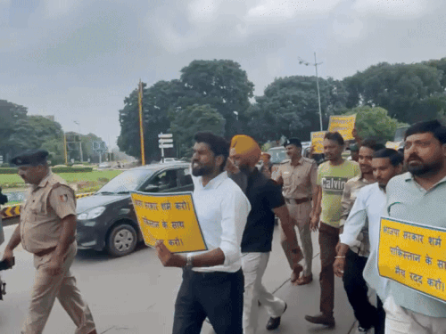Chandigarh India Pakistan match Protest against | चंडीगढ़ में भारत-पाक मैच पर AAP का विरोध प्रदर्शन: सरकार के खिलाफ नारेबाजी, नेता बोले- पीएम मोदी ने देश का भरोसा तोड़ा – Chandigarh News