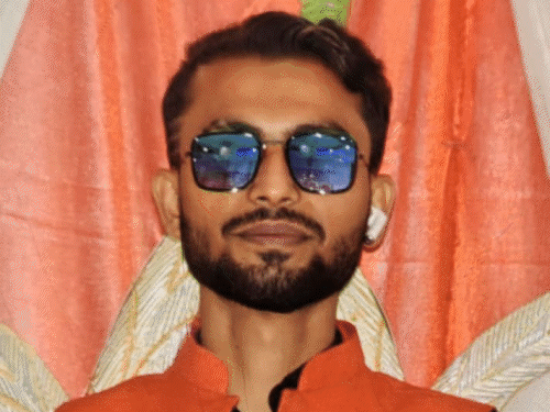 धनबाद में होटल रिसेप्शनिस्ट ने लगाई फांसी:  प्रेम प्रसंग बना विवाद की वजह, तीन साल पहले किया था लव मैरिज – Dhanbad News