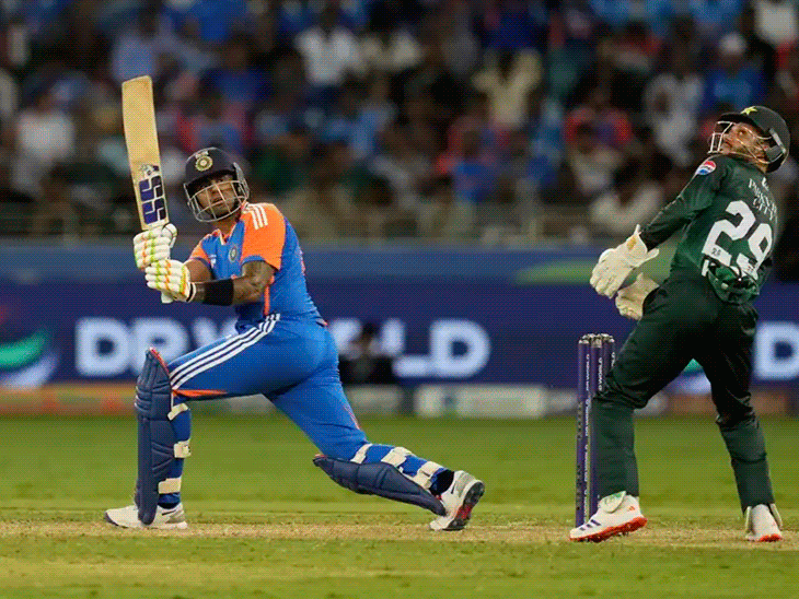 Slogans of Bharat Mata Ki Jai echoed in the stadium match moments ind vs pak | सूर्या ने जीत भारतीय सेना को समर्पित की: पाकिस्तानी प्लेयर्स से हाथ नहीं मिलाया; दुबई स्टेडियम में ‘भारत माता की जय’ के नारे गूंजे