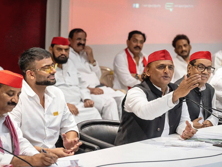 Punjabi-Singer-Mankirt-Aulakh-Honored-Former-CM-Uttar-Pradesh-Akhilash-Yadav-News | पंजाबी सिंगर मनकीरत को अखिलेश यादव ने किया सम्मानित: बोले-सिख समाज ने देश-विदेश में पहचान बनाई, बाढ़ पीड़ितों को राहत नहीं दे सकी केंद्र सरकार – Ludhiana News