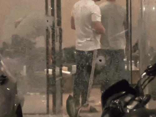 Gurugram Sector 45 Builder Office Firing: Police Probe Underway | गुरुग्राम में बिल्डर ऑफिस पर 30 राउंड फायरिंग: शीशे-लग्जरी गाड़ियां टूटी, बॉलीवुड सिंगर पर हमला करने वाला गैंगस्टर बोला- पैसा दो, वरना अंजाम भुगतो – gurugram News