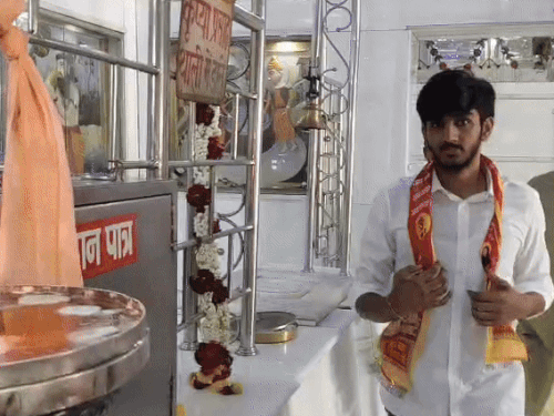 बहादुरगढ़ पहुंचे आर्यन मान, कुलदेवता का लिया आशीर्वाद:डूसू अध्यक्ष बोले-पांच साल का संघर्ष काम आया, अब मुख्यधारा की राजनीति में आगे बढ़ने का लक्ष्य- INA NEWS