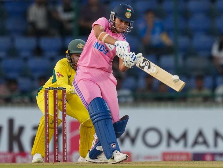 400 runs were scored for the first time in a women’s ODI against India. | मंधाना फास्टेस्ट वनडे सेंचुरी लगाने वाली भारतीय बनीं: 50 गेंद पर शतक पूरा; ऑस्ट्रेलिया ने 413 रन का टारगेट दिया, मूनी ने 138 बनाए