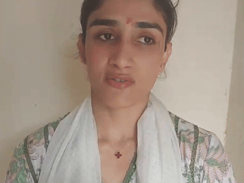 Sangeeta Phogat spoke about the TV show in JhajjarSangeeta Phogat spoke about the TV show Jhajjar, wrestler, Vinesh Phogat Olympic Story Sports Update | झज्जर में संगीता फोगाट ने बताई टीवी शो की बातें: कैसे विनेश फोगाट के ओलिंपिक से बाहर होने की चर्चा हुई, भावुक पल फिर से याद आ गए – Jhajjar News