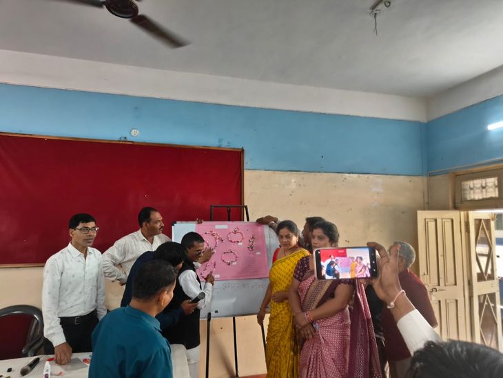 Teachers gave training on brain script