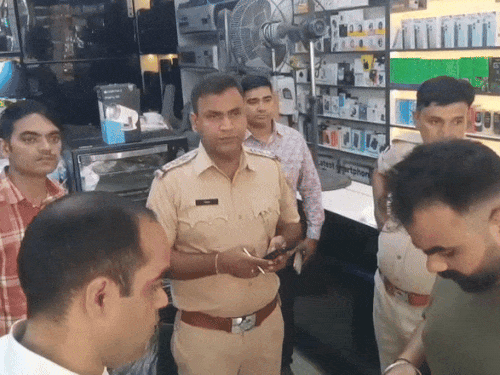 Mobile phones worth lakhs stolen from Ajmer mobile shop