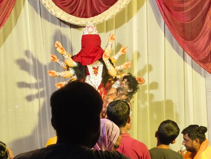 The idol of Maa Shailputri was installed in Meja, worship was done ...