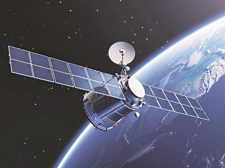 India Space Attack Security; Bodyguard Satellite | Earth Orbit | सैटेलाइट्स की सुरक्षा के लिए भारत बॉडीगार्ड सैटेलाइट बनाएगा: अंतरिक्ष में संदिग्ध गतिविधि भी पता चलेगी; एक देश का उपग्रह 1km पास से गुजरा था