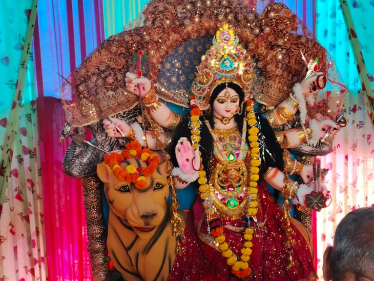 After adorning Mata Rani, women traditionally applied mehndi ...