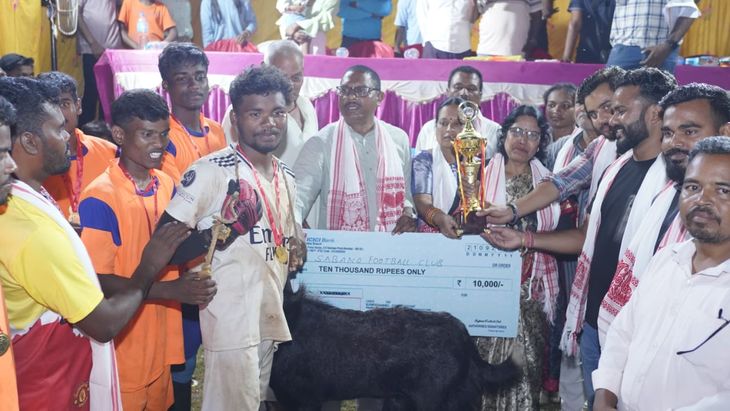 Sabano defeated Kujur Brothers 5-4 to win the title. | सबानो ने कुजूर ...