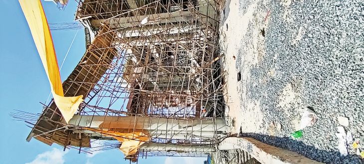Roof of under-construction school building collapses just an hour after ...