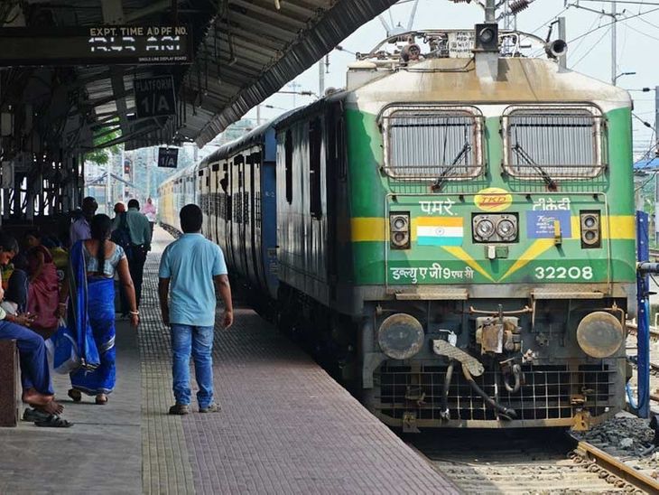 रेलवे कर्मचारियों को दिवाली बोनस: ₹1866 करोड़ का निवेश, क्या है बजट का प्रभाव? Railway Bonuses Approved Diwali Gift news image