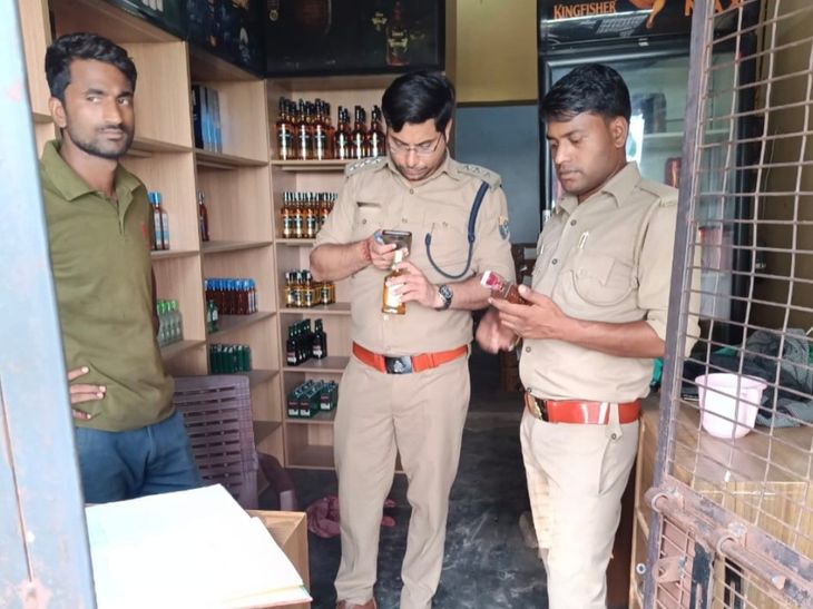 Excise department raids liquor shops in Sadabad | सादाबाद में शराब की ...
