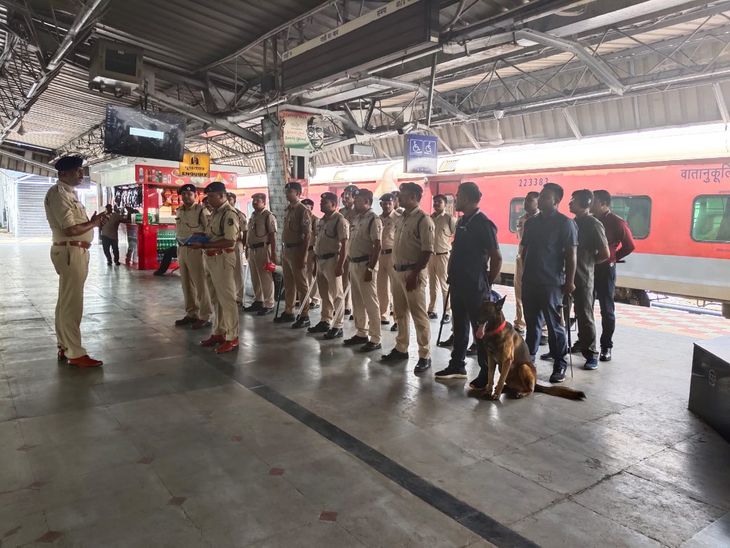 कोरबा रेलवे स्टेशन पर आपात स्थिति से निपटने का अभ्यास:  डॉग स्क्वायड की मदद से पुलिस और आरपीएफ ने की ट्रेन और प्लेटफॉर्म की जांच – Korba News