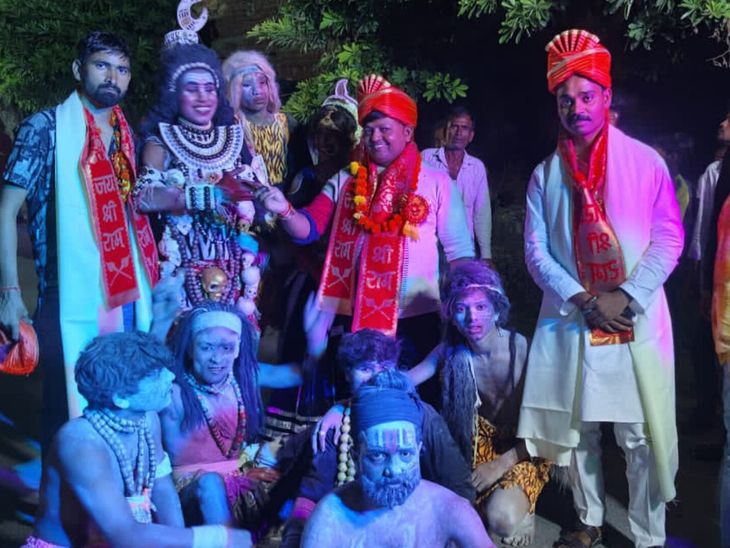 Shri Ram's wedding procession took place in Kampil | कंपिल में निकली ...
