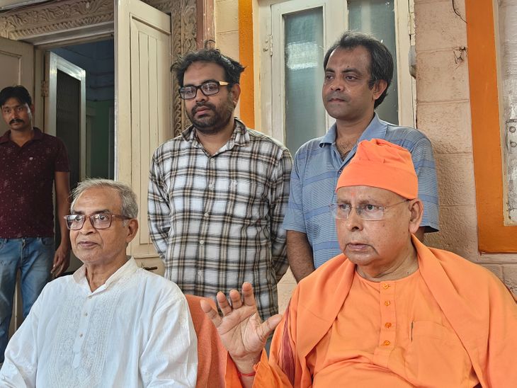 Preparations for Durga Puja festival at Ramakrishna Math in Lucknow