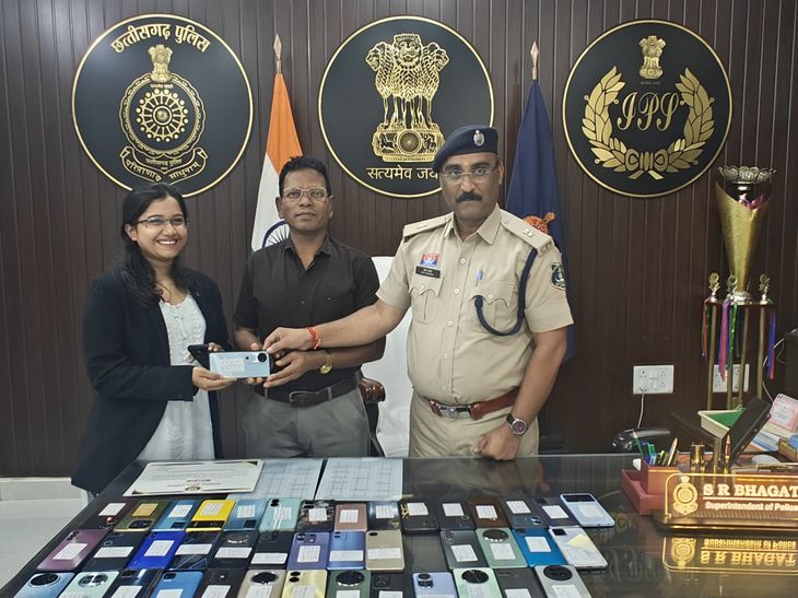 जीपीएम पुलिस ने लौटाए 51 गुम मोबाइल फोन:  नवरात्रि पर नागरिकों के चेहरों पर लौटी खुशी, कहा– जीपीएम पुलिस ने दिया सच्चा तोहफ़ा – Gaurela News