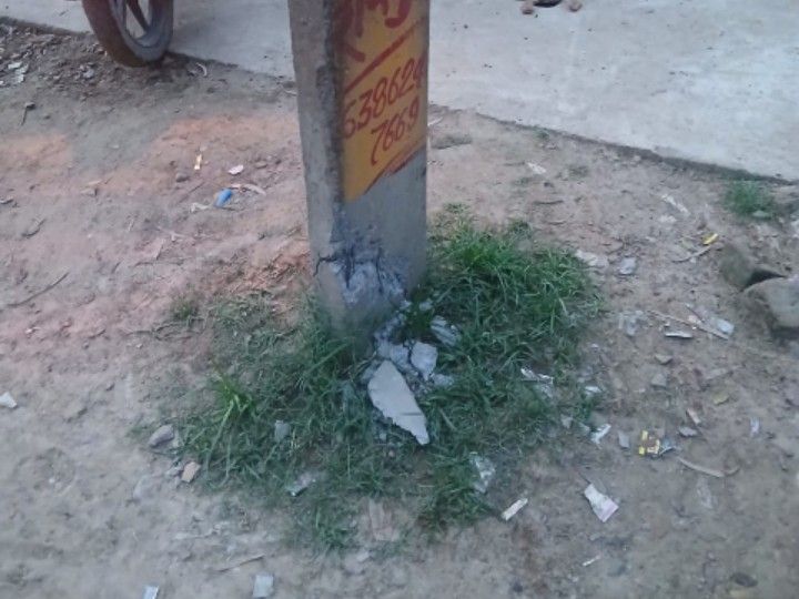 A dilapidated electricity pole poses a threat in Chitrakoot. | चित्रकूट ...