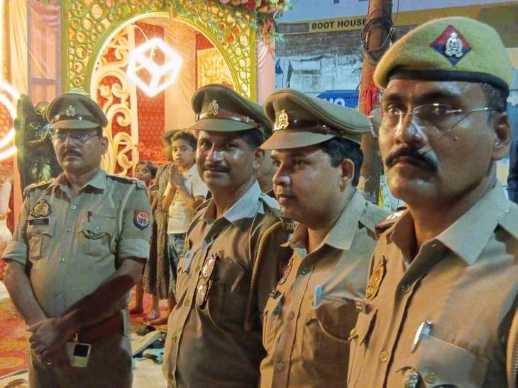 Rudhauli police conducted flag march and inspected Durga Puja pandals ...