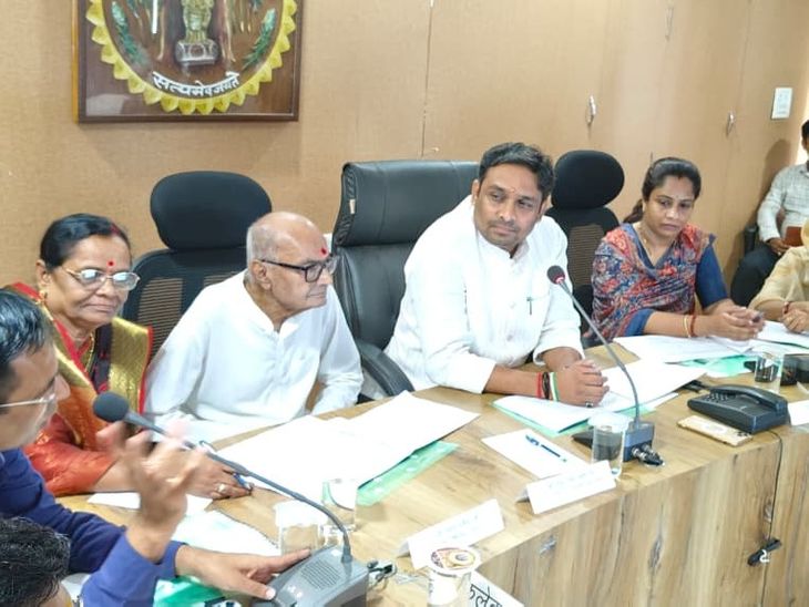 Vigilance Monitoring Committee meeting held at Damoh Collectorate