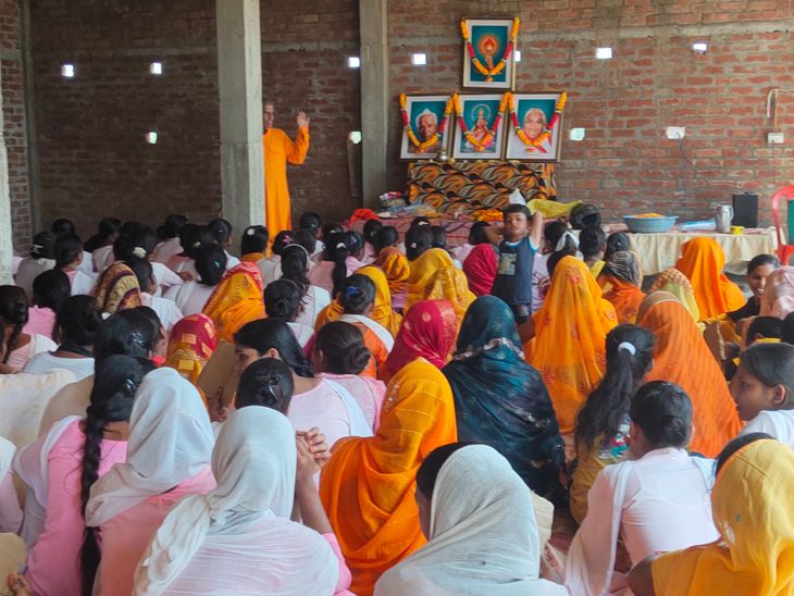 After visiting five districts, the Gayatri Rath Yatra reached Shravasti ...
