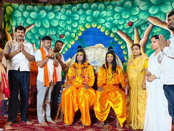 Ramlila staged at Daneshwar Dham in Mau | मऊ के दानेश्वर धाम में ...