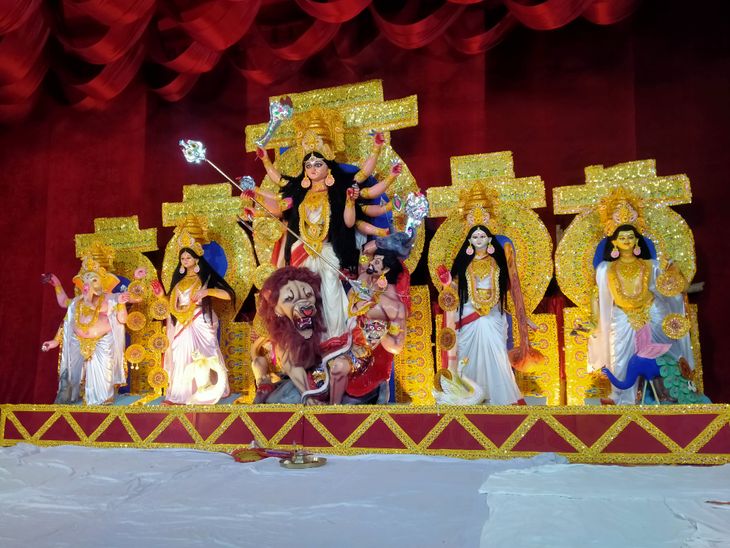 Durga Puja festival begins in Amausi