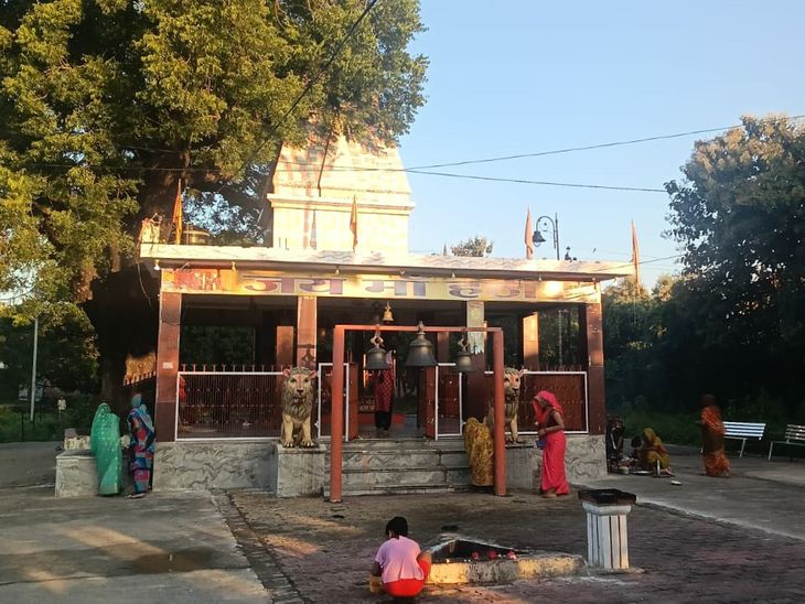 The ancient Maa Hatthi temple at Baraipar in Bakhira | बखिरा के बरईपार ...