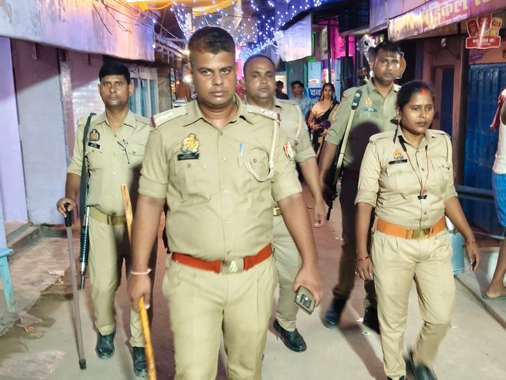 Dokati police inspected the puja pandals | दोकटी पुलिस ने पूजा पंडालों ...
