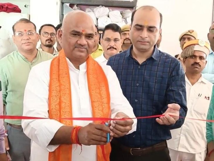 Control room for monitoring cow shelters in Pratapgarh | प्रतापगढ़ में ...
