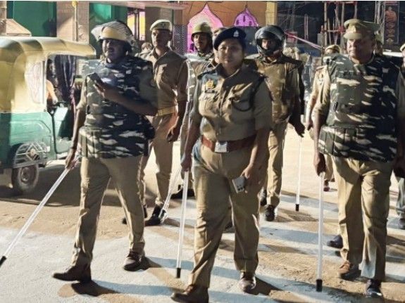 Balua police station chief inspected Durga Puja pandals | बलुआ थाना ...
