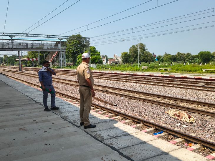 Woman dies after being hit by a train in Karnailganj
