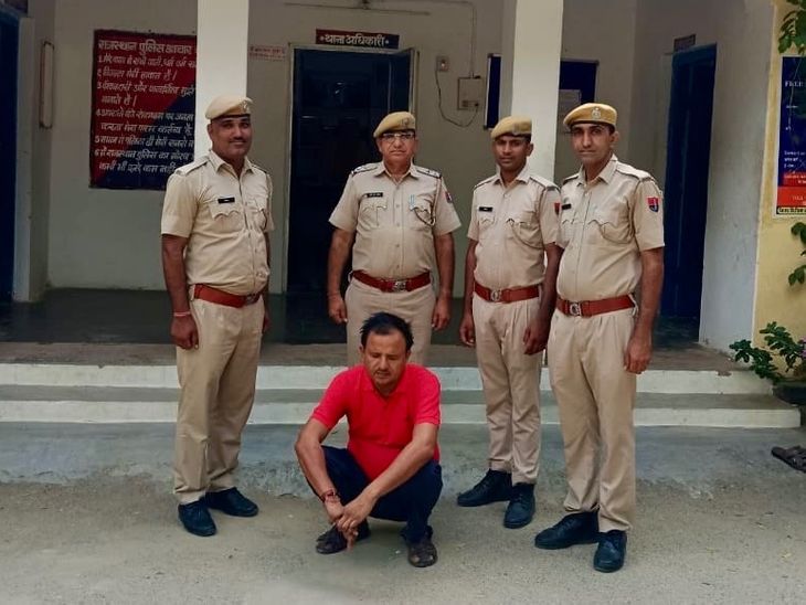 8 साल से फरार आरोपी पुलिस के हत्थे चढ़ा 8 साल से फरार आरोपी पुलिस के हत्थे चढ़ा