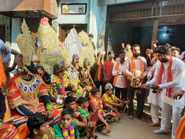 Kali Mela procession in Sadabad, artists performed amazing stunts