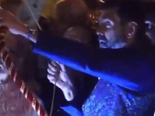 On Vijayadashami Bobby Deol performed Ravan Dahan at Delhi Lal Qila | राम बनकर बॉबी देओल ने किया रावण का वध: विजयादशमी पर सत्य की जीत का दिया संदेश, गूंजा ‘जय श्रीराम’ का उद्घोष