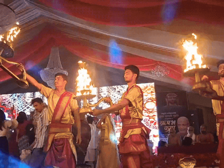 Rishabh Katha and Kavi Sammelan Enthrall Devotees in Udaipur