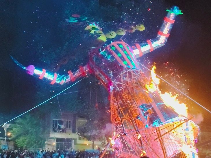 Vijayadashami in Shuklaganj: Burning of 60 feet tall Ravana